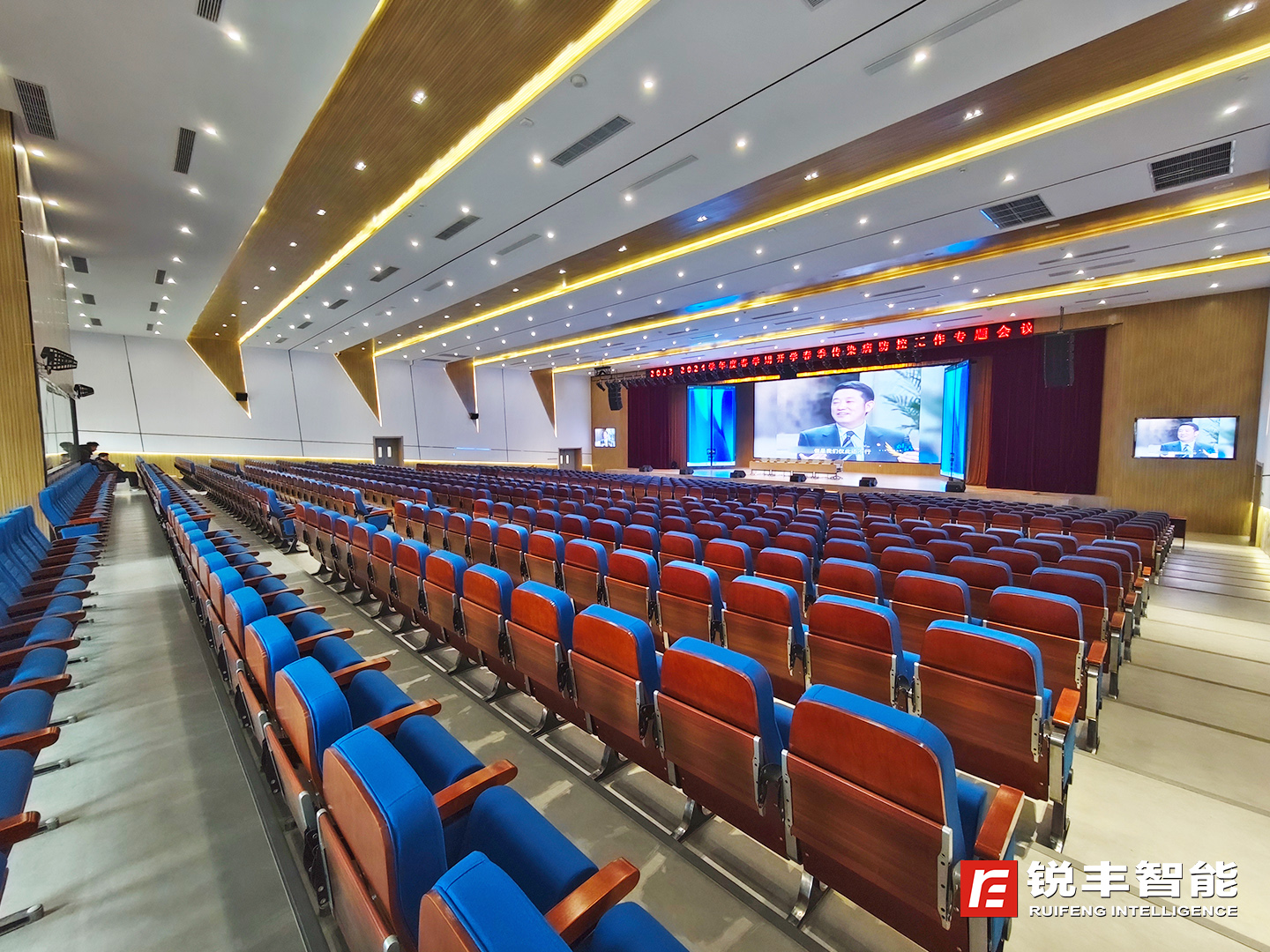 泗洪實(shí)驗(yàn)學(xué)校通濟(jì)校區(qū)選用銳豐智能VK210線(xiàn)陣列揚(yáng)聲器系統(tǒng)