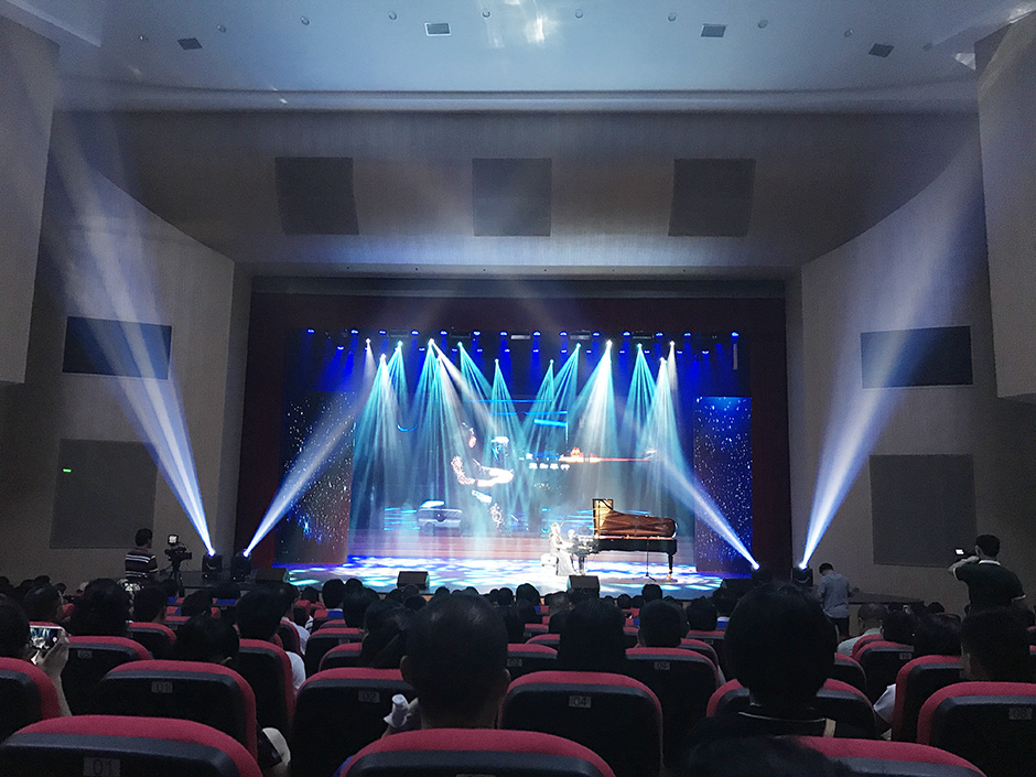 銳豐智能“RF”進駐星愷大劇院—首演喜迎黨的十九大